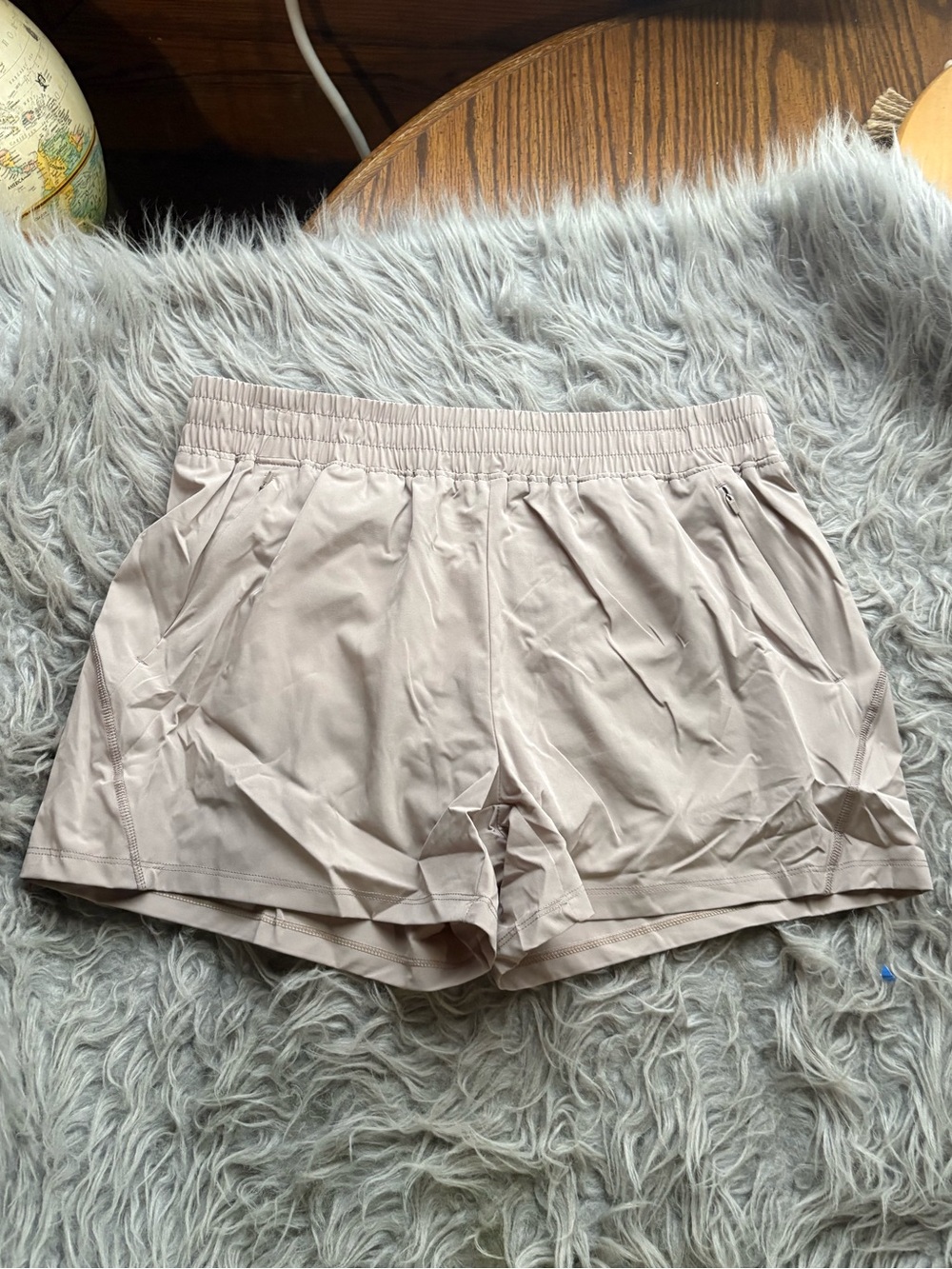 Tahari khaki performance shorts size XL NWT